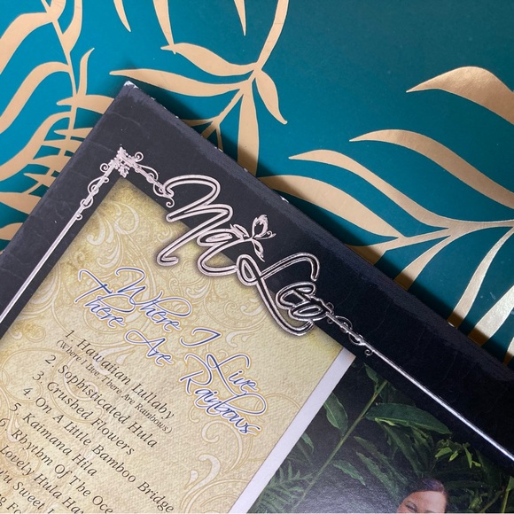 AUTOGRAPHED Na Leo CD, Where I Live There Are Rainbows 2006 - Picture 10 of 12